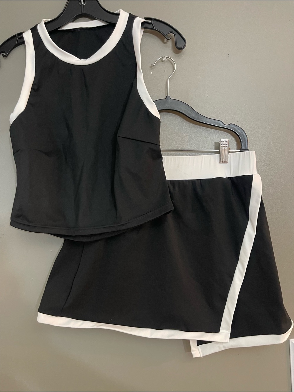 Black & White Contrast Crop Tank and Skort Set